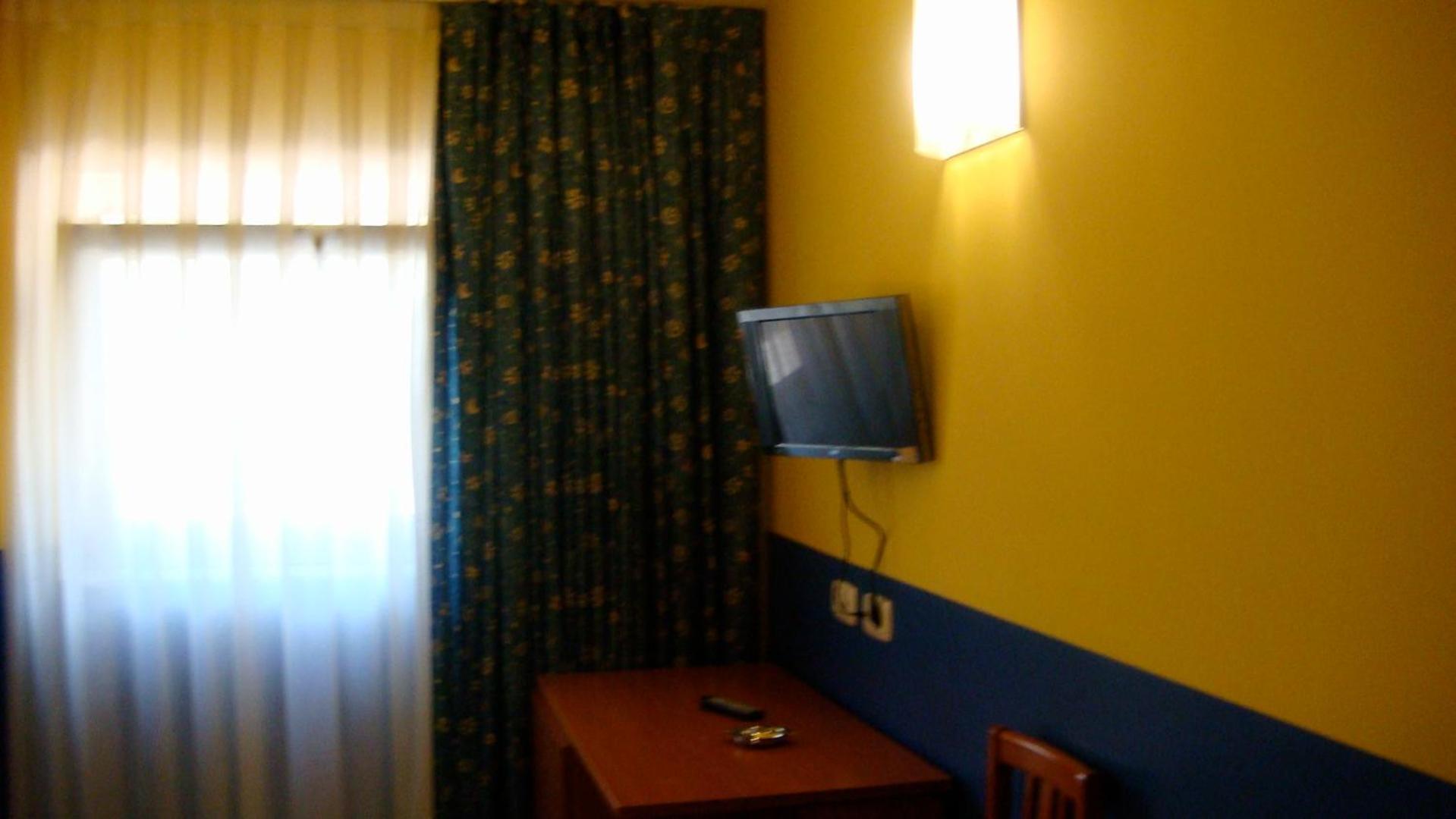 Hotel Blauet El Prat de Llobregat Buitenkant foto