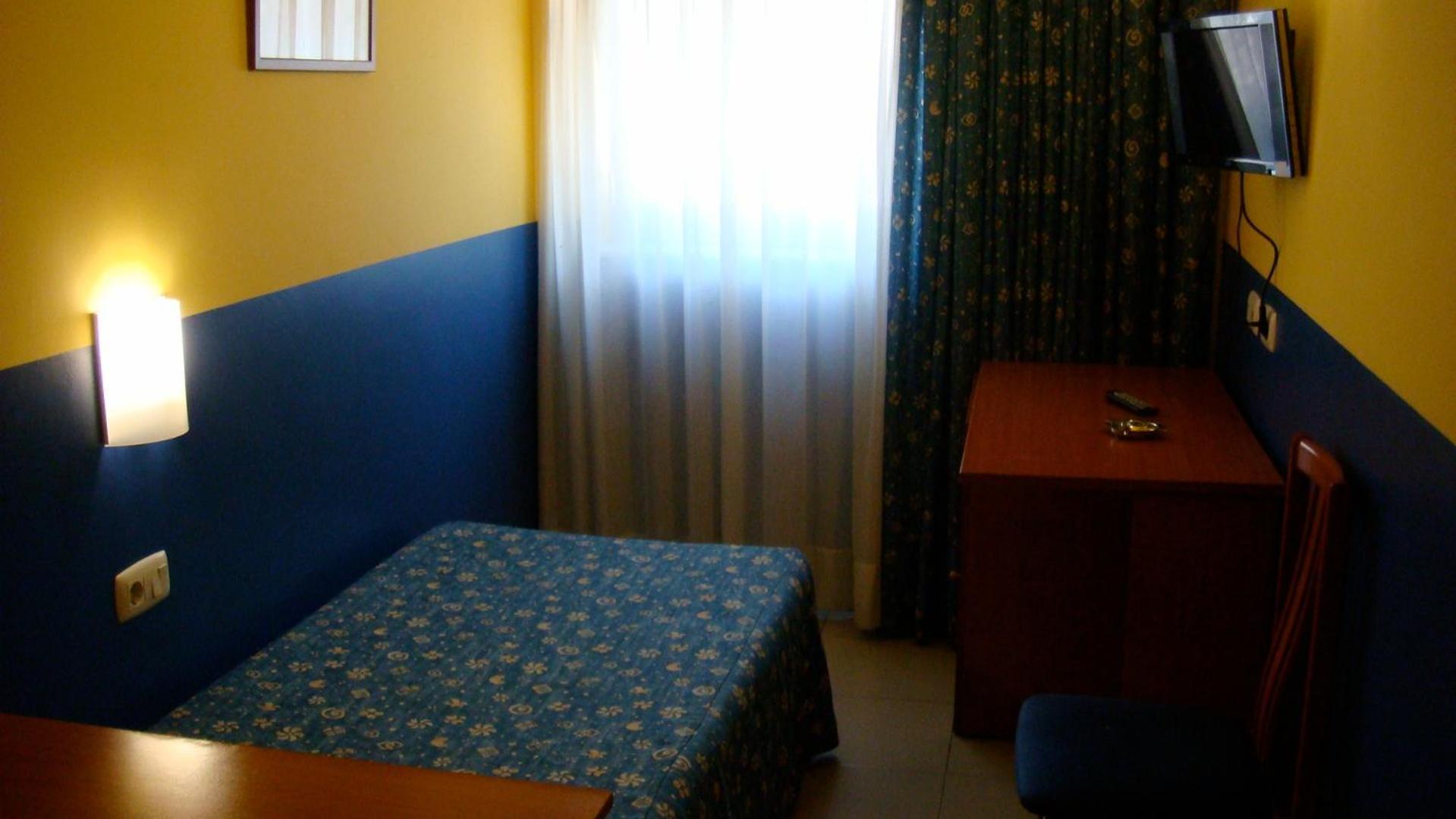 Hotel Blauet El Prat de Llobregat Buitenkant foto