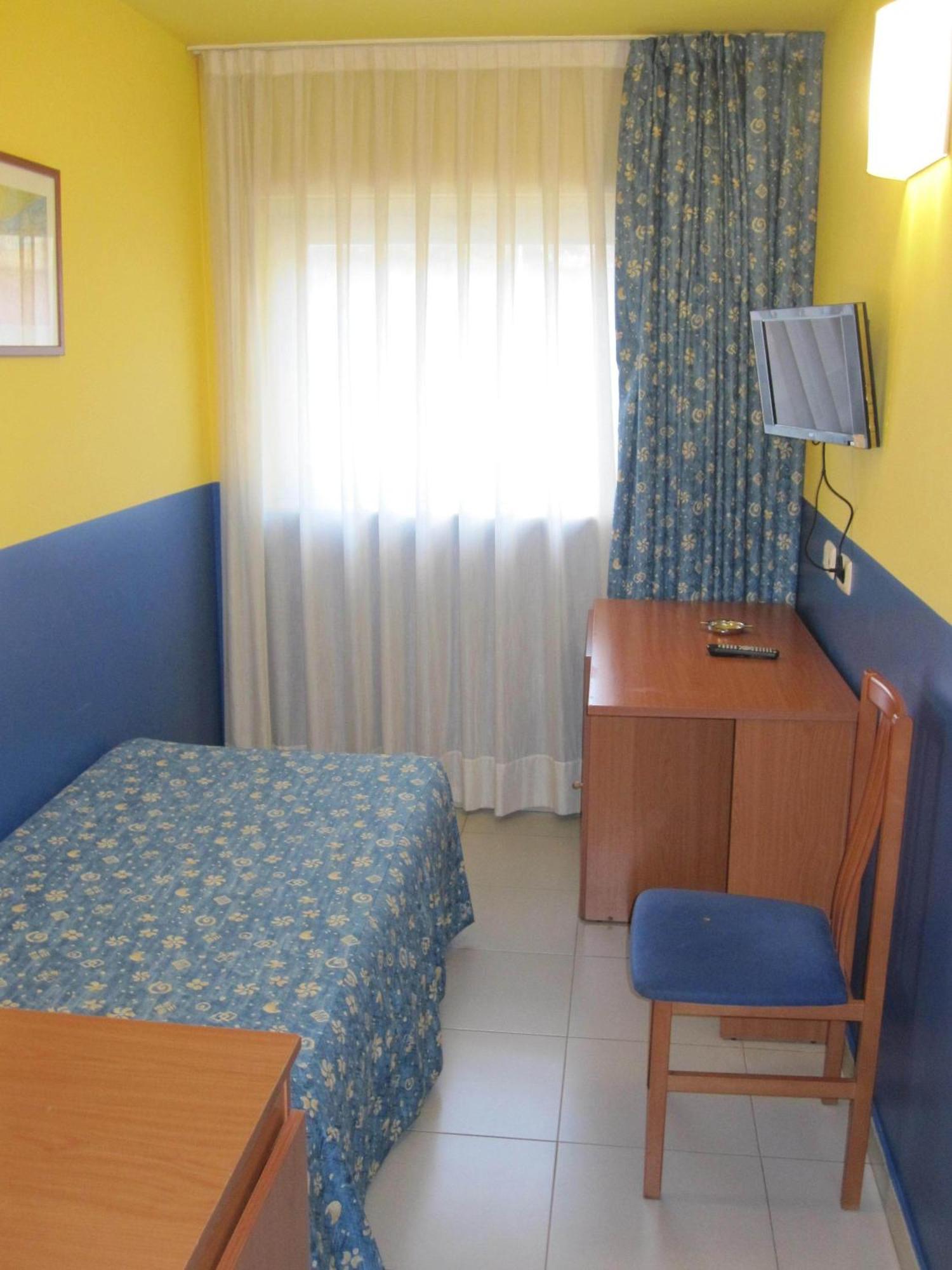 Hotel Blauet El Prat de Llobregat Buitenkant foto