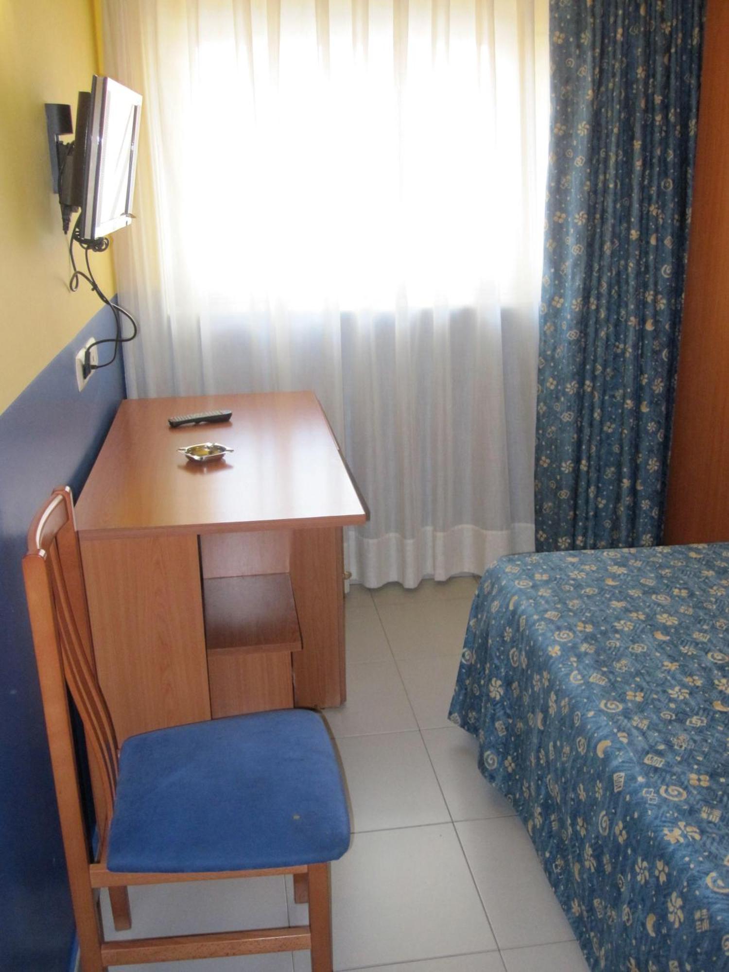 Hotel Blauet El Prat de Llobregat Buitenkant foto